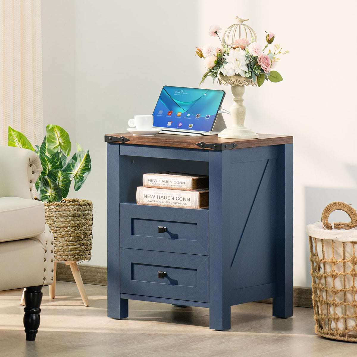 Set of 2 Nightstands with Charging Station and 2 Drawers Q86651