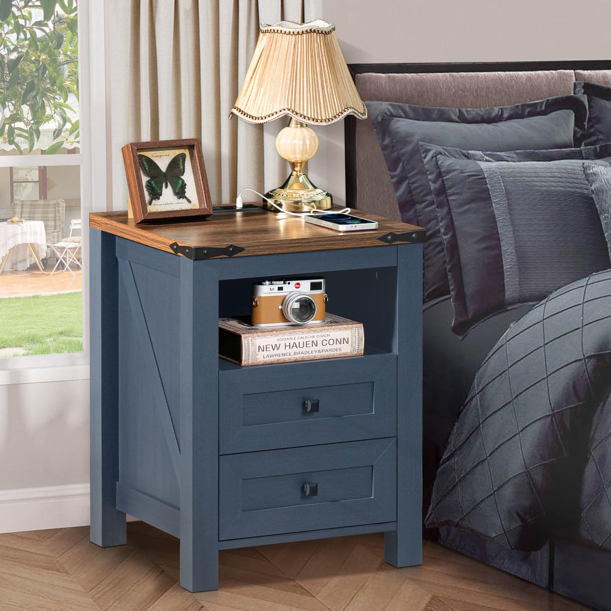 Set of 2 Nightstands with Charging Station and 2 Drawers Q86651