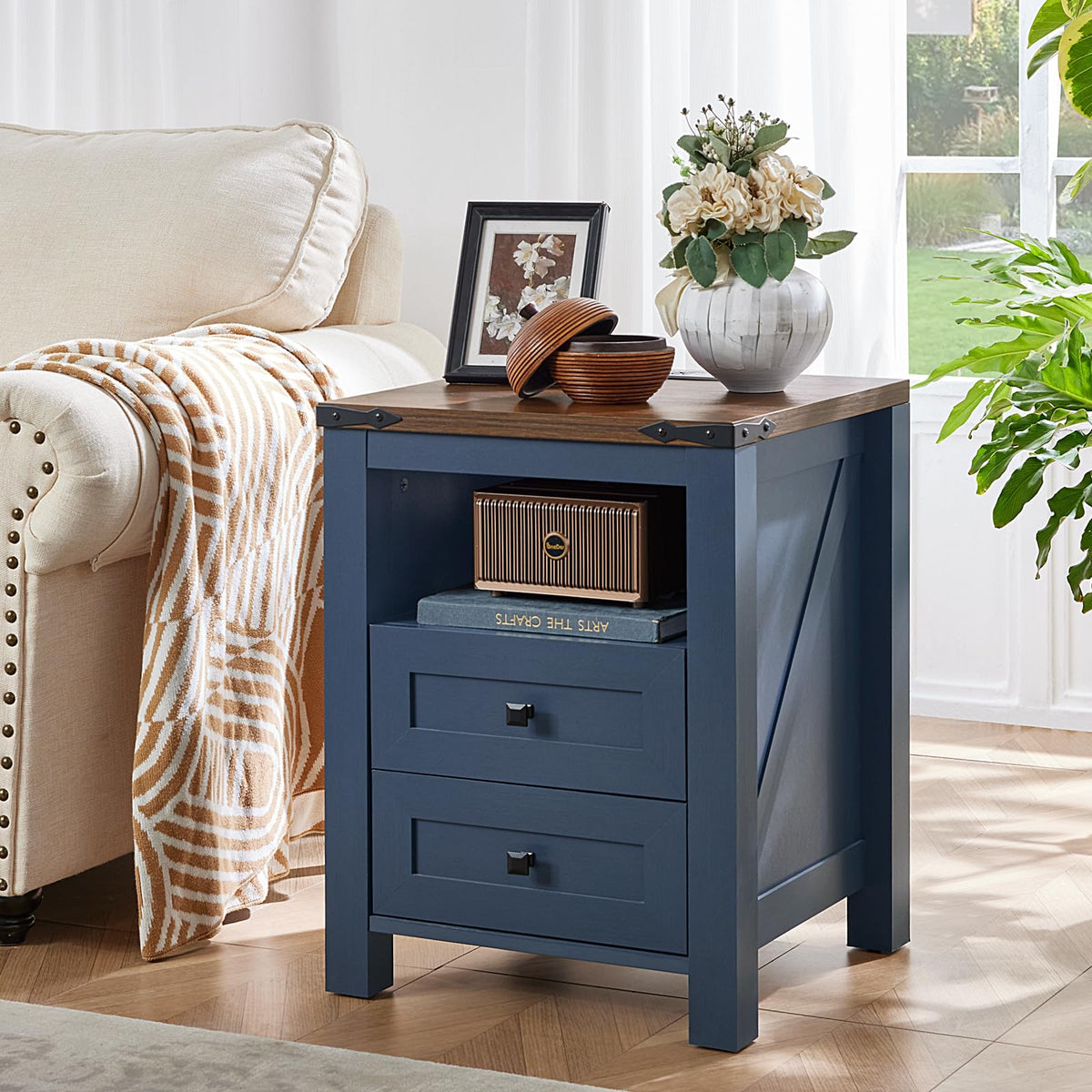 Set of 2 Nightstands with Charging Station and 2 Drawers Q86651